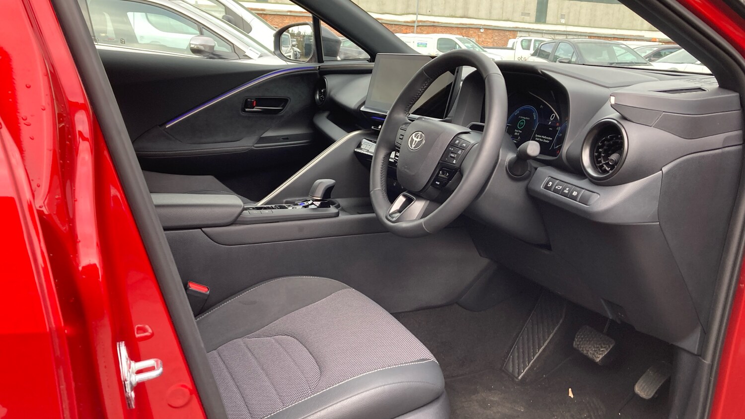 Used Toyota C-HR 2024 for sale - 77883814: Photo 11