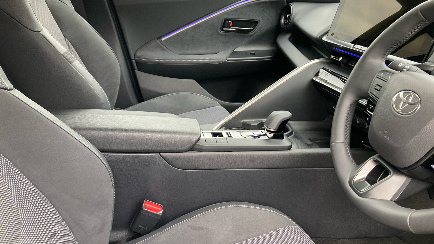 Used Toyota C-HR 2024 for sale - 77883814: Photo 31