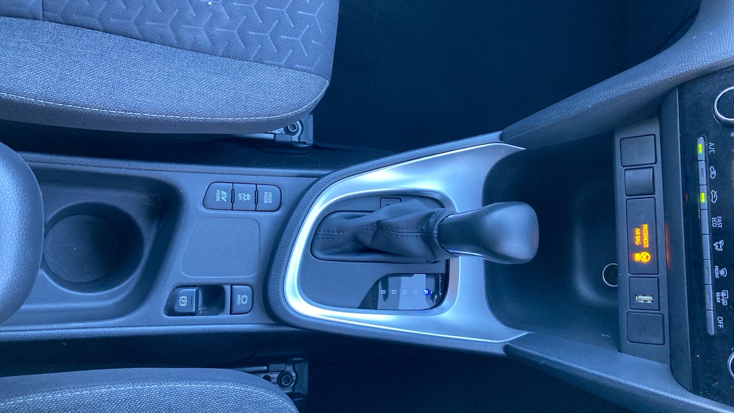 Used Toyota Yaris Cross 2024 for sale - 77679344: Photo 39