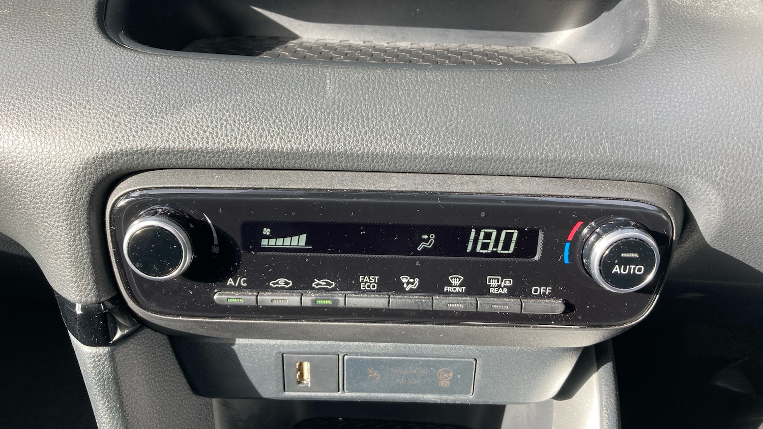 Used Toyota Yaris 2021 for sale - 76415697: Photo 40