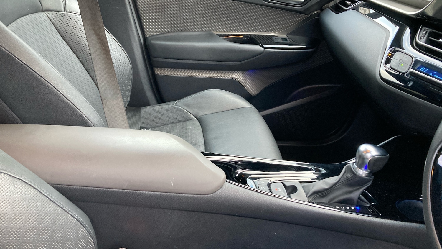 Used Toyota C-HR 2023 for sale - 77062061: Photo 34