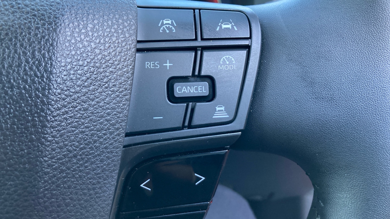 Used Toyota C-HR 2025 for sale - 77247790: Photo 34