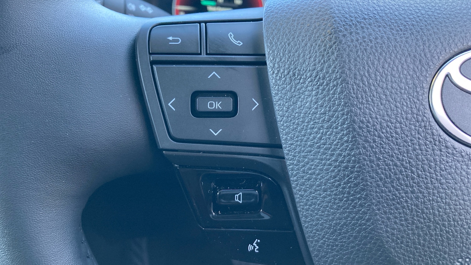 Used Toyota C-HR 2025 for sale - 77247790: Photo 35