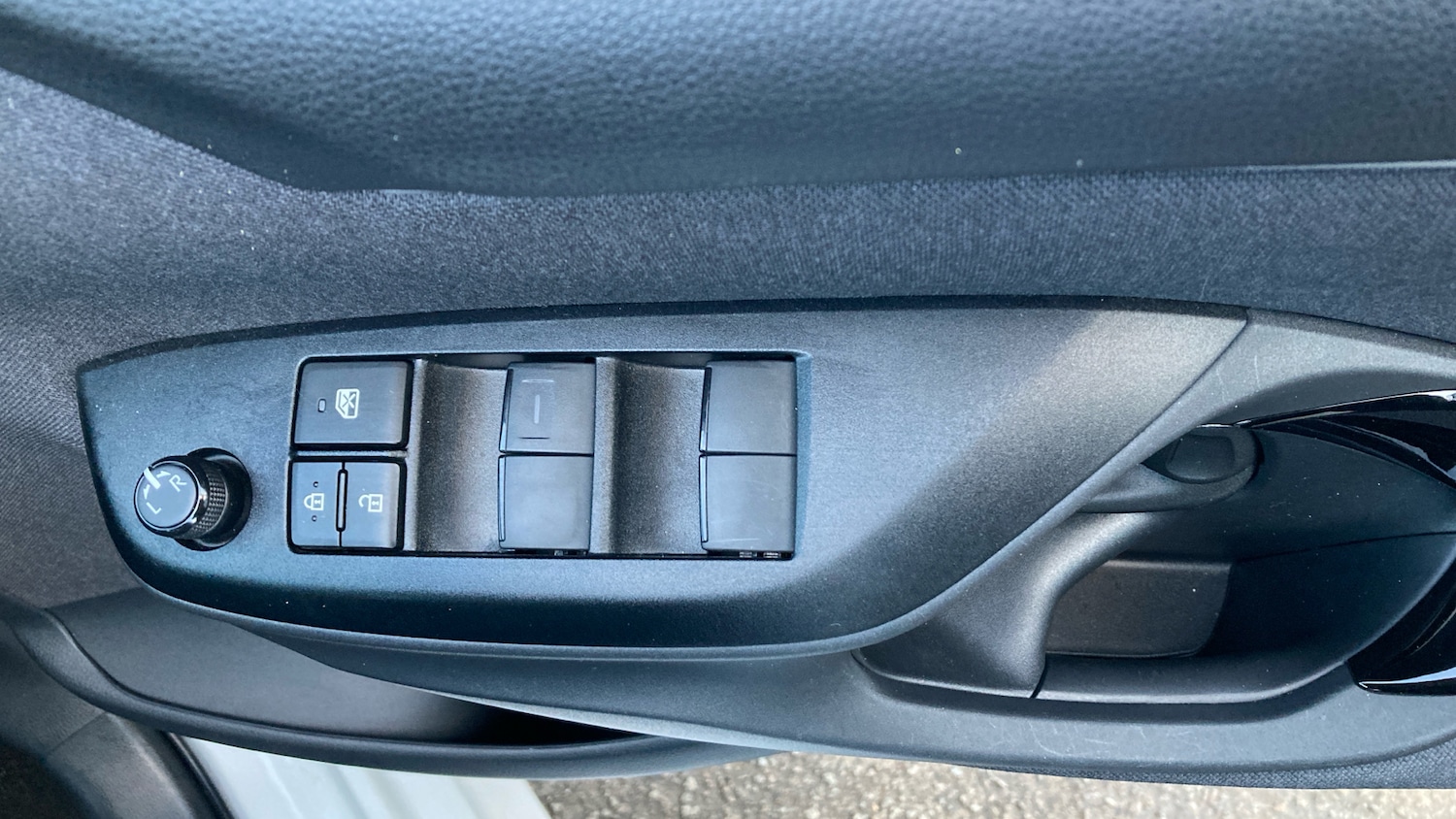 Used Toyota Yaris 2024 for sale - 76649537: Photo 31