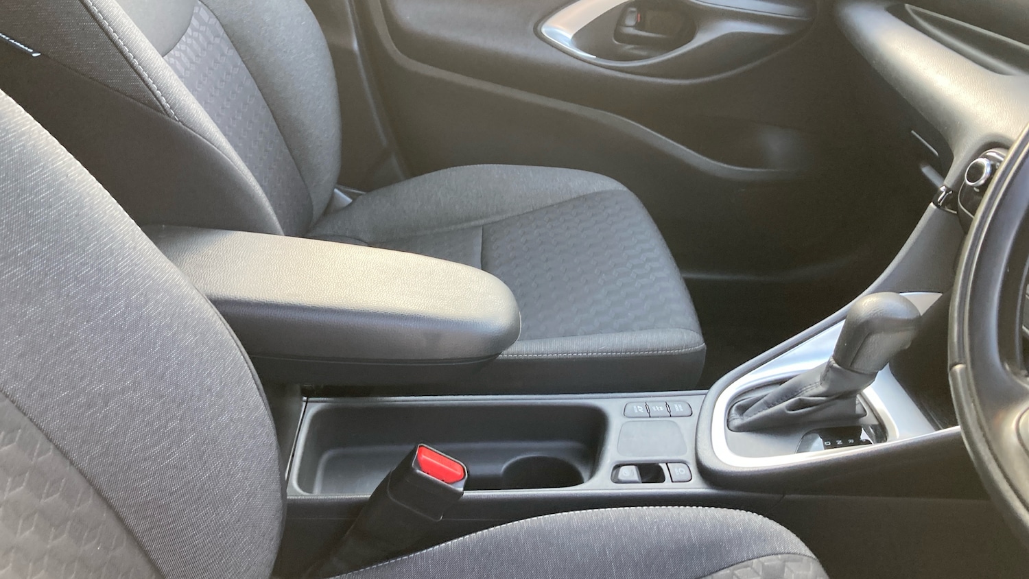 Used Toyota Yaris 2023 for sale - 77159097: Photo 34