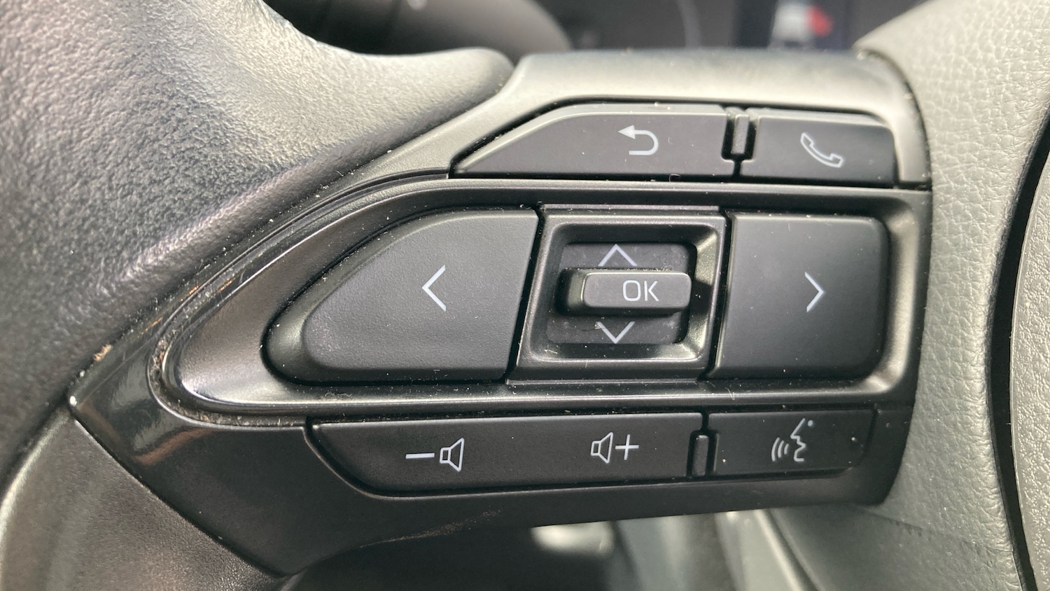 Used Toyota Yaris 2023 for sale - 77159097: Photo 37