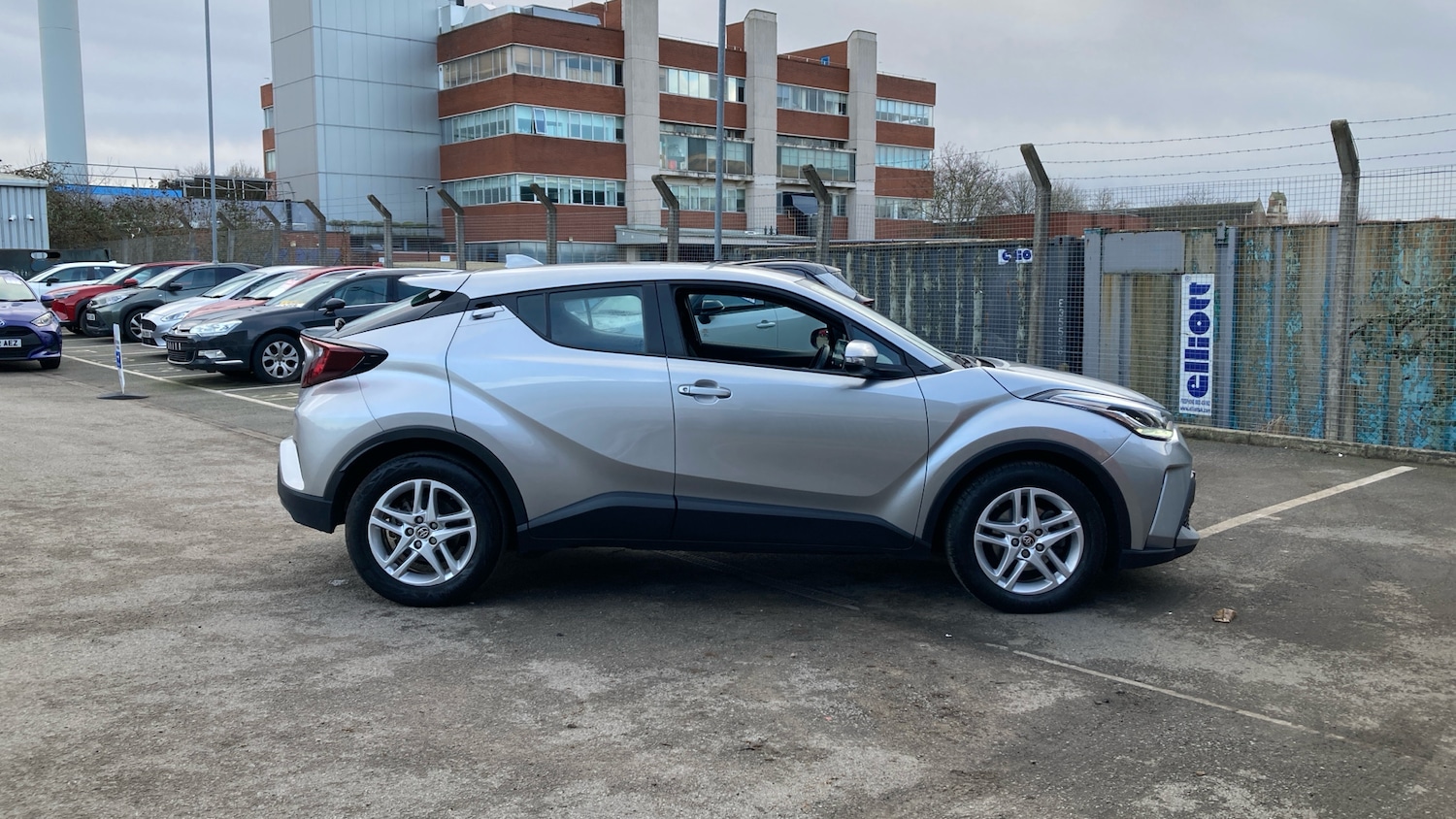 Used Toyota C-HR 2023 for sale - 77418213: Photo 16