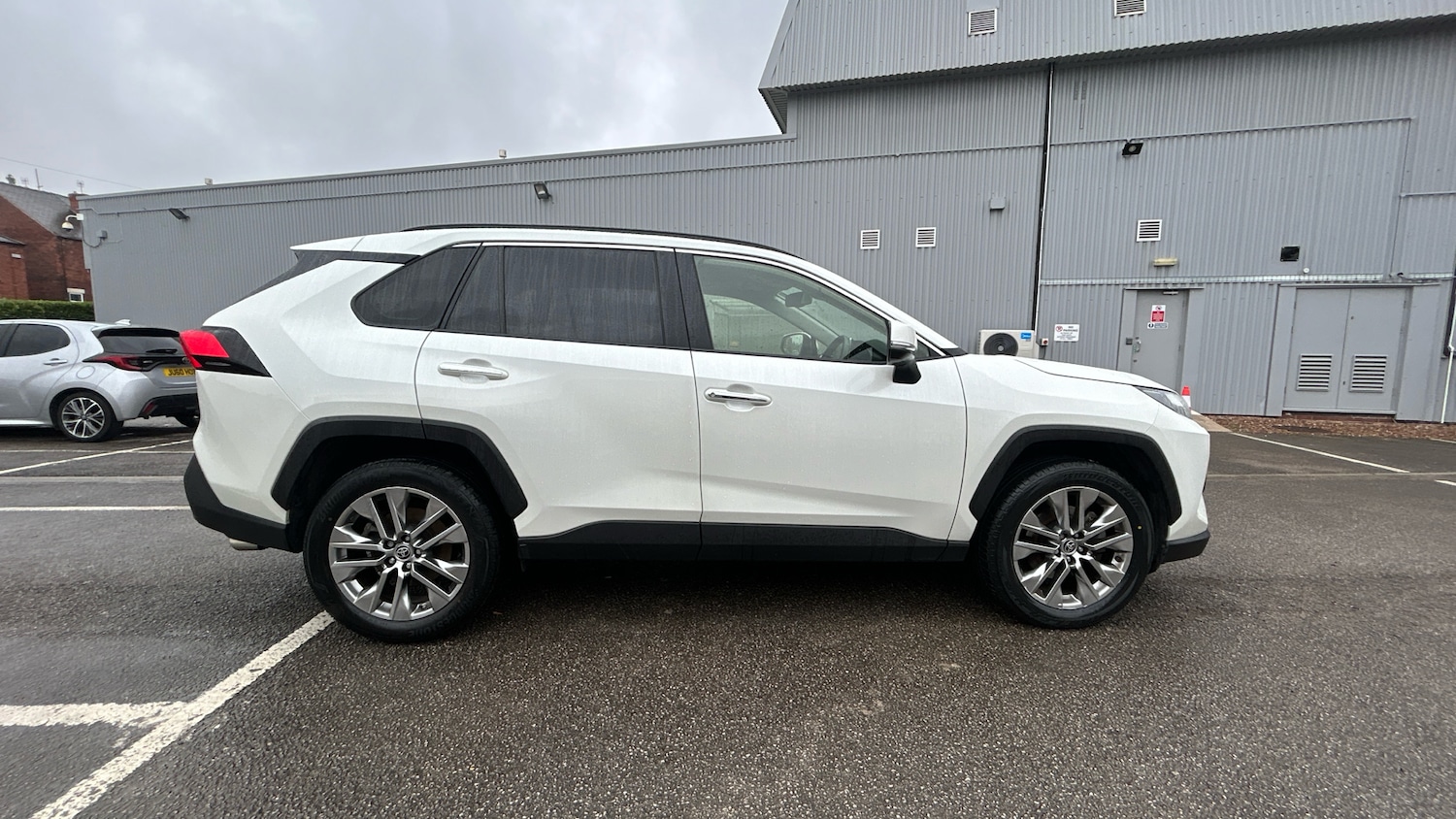 Used Toyota RAV4 2022 for sale - 76960668: Photo 16