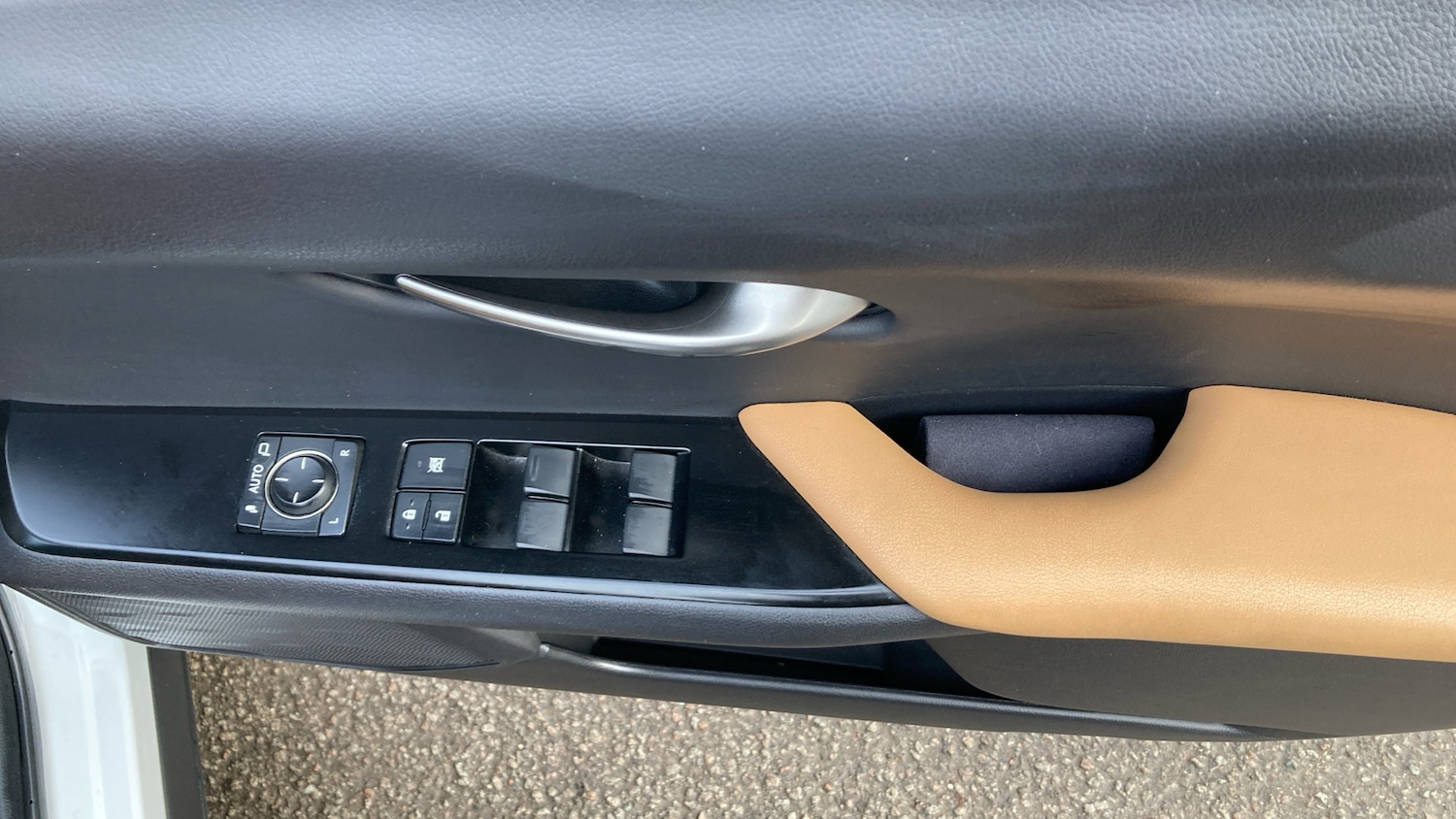 Used Lexus UX 2023 for sale - 76986705: Photo 32