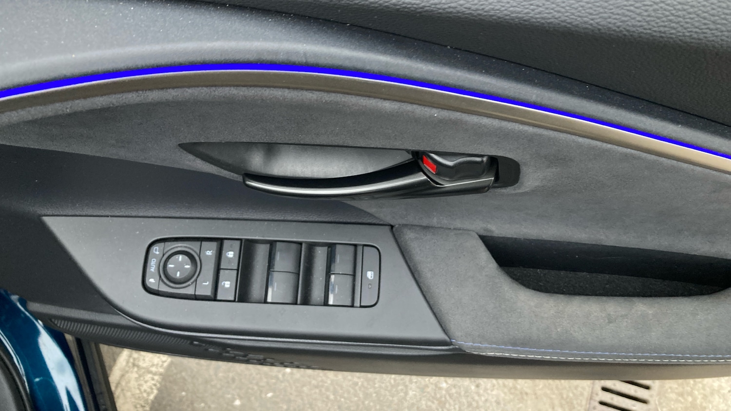 Used Toyota C-HR 2024 for sale - 77983561: Photo 33