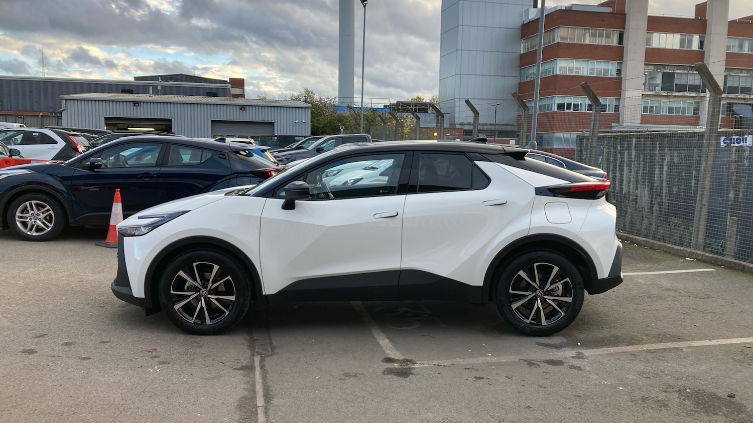 Used Toyota C-HR 2025 for sale - 76694168: Photo 17