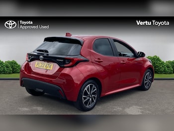 Used Toyota Yaris 2022 for sale - 76040607: Photo 2