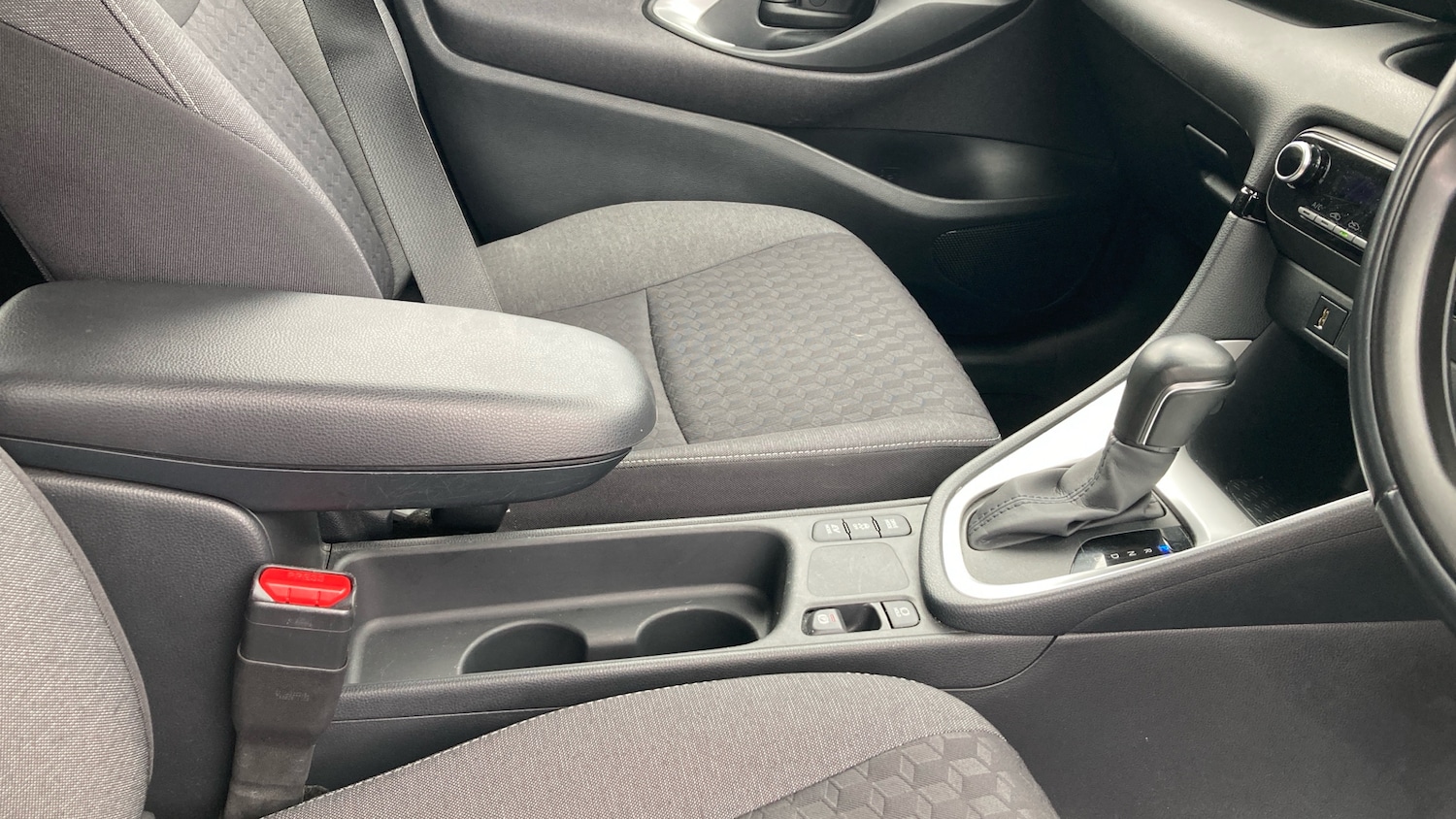 Used Toyota Yaris 2022 for sale - 76040607: Photo 33