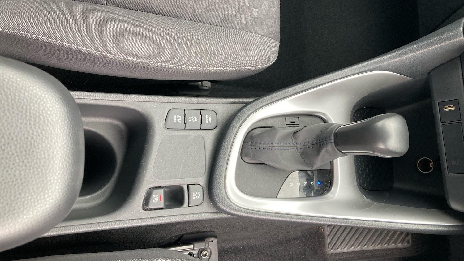 Used Toyota Yaris 2022 for sale - 76040607: Photo 38