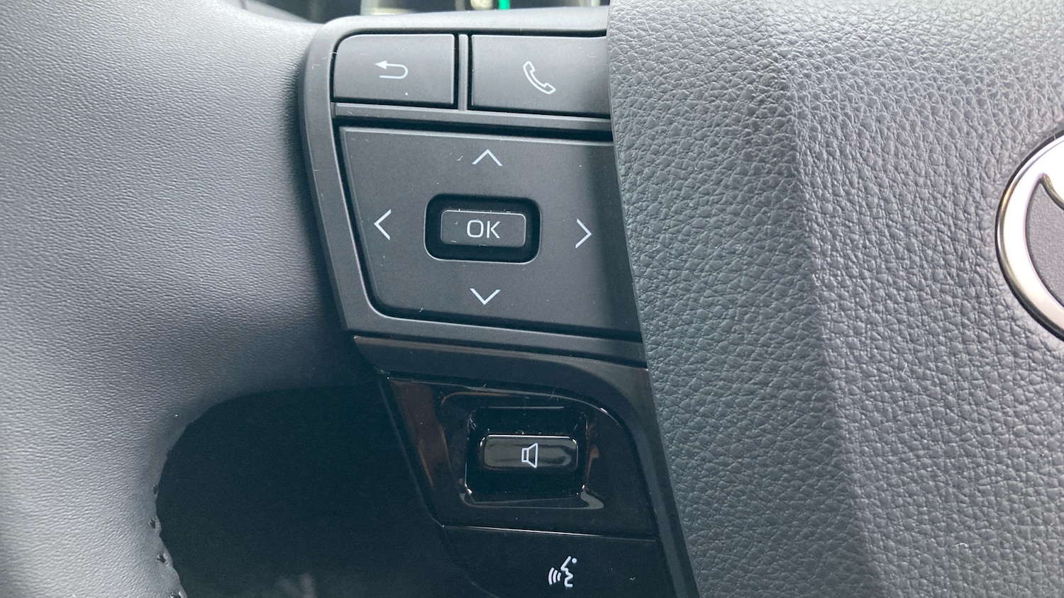 Used Toyota C-HR 2025 for sale - 76583188: Photo 38