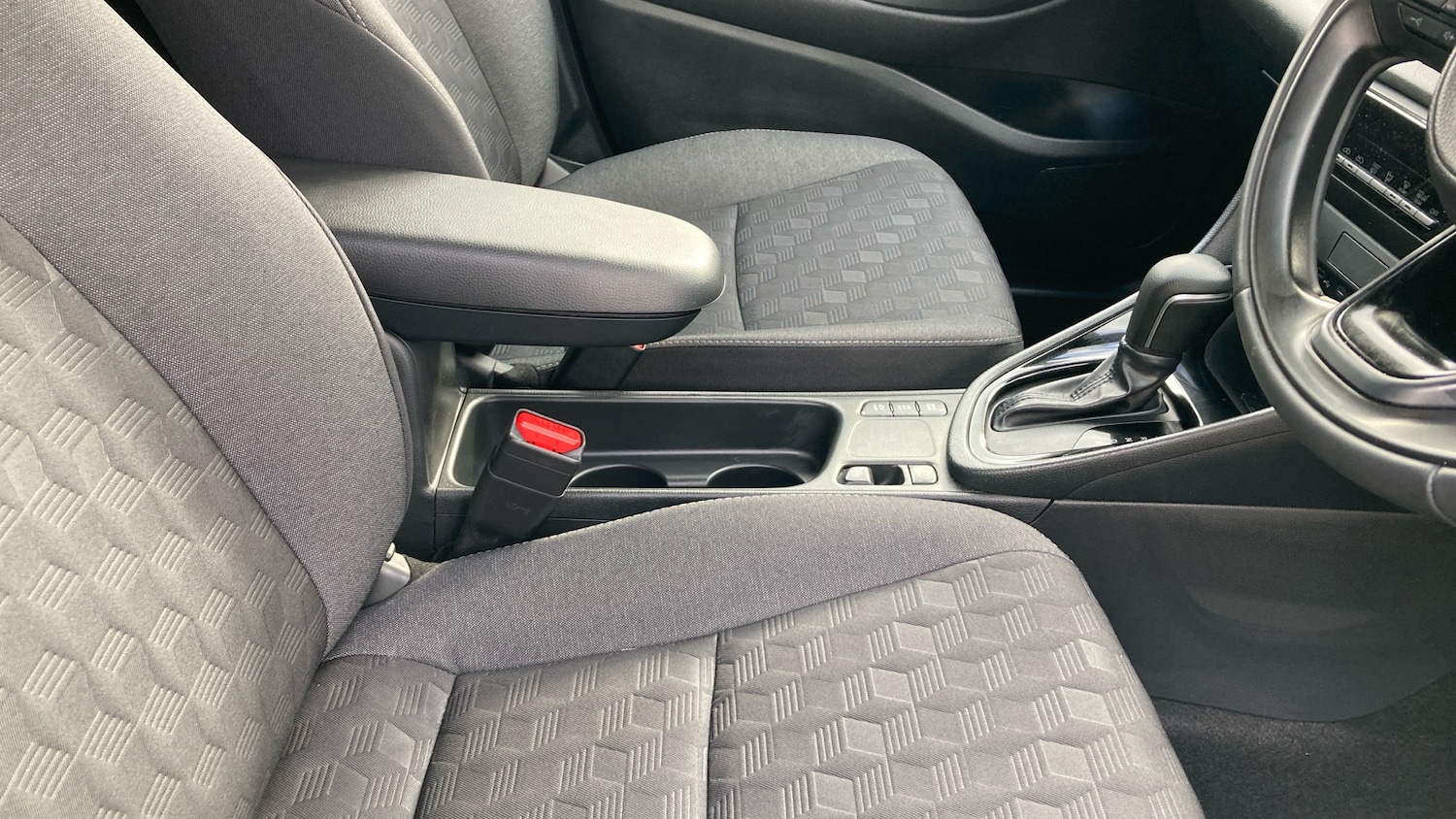 Used Toyota Yaris 2025 for sale - 77025240: Photo 33