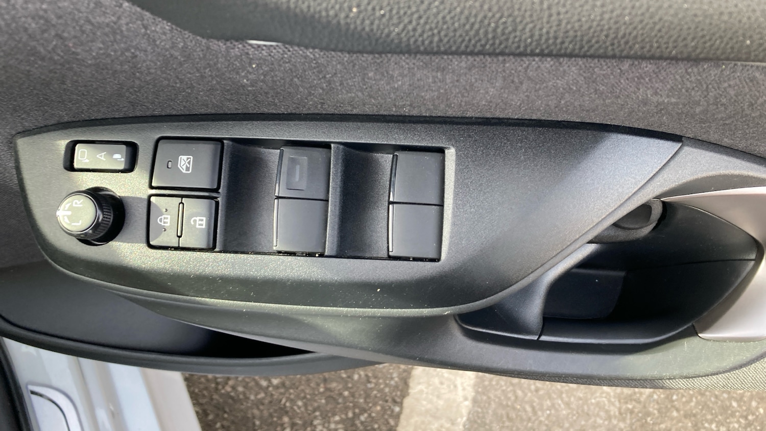 Used Toyota Yaris 2023 for sale - 76583136: Photo 32