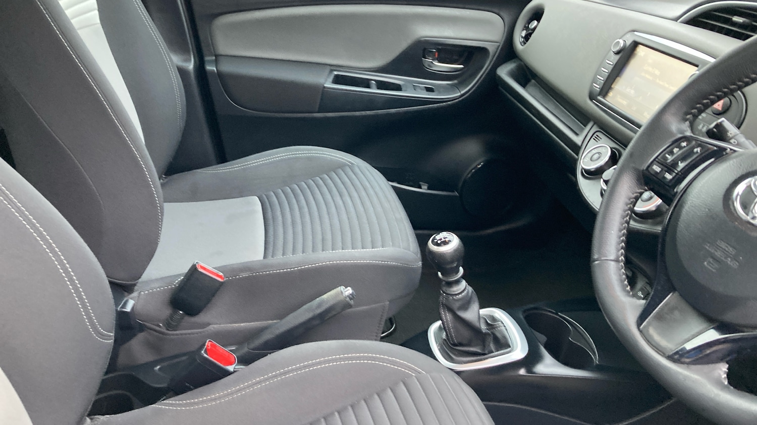 Used Toyota Yaris 2018 for sale - 76588978: Photo 35