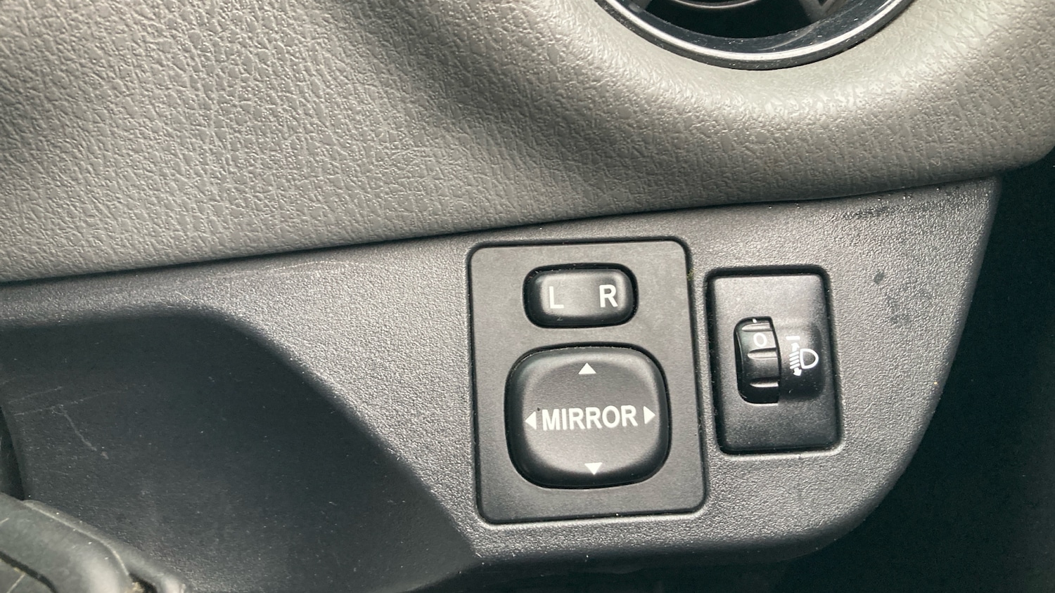 Used Toyota Yaris 2018 for sale - 76588978: Photo 41