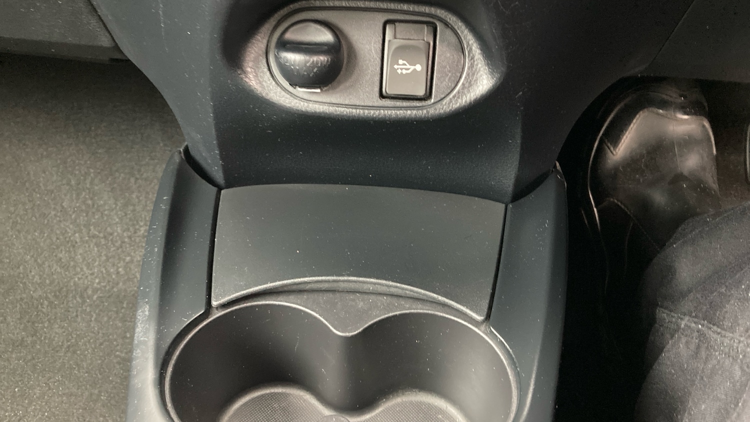 Used Toyota Yaris 2018 for sale - 76588978: Photo 42