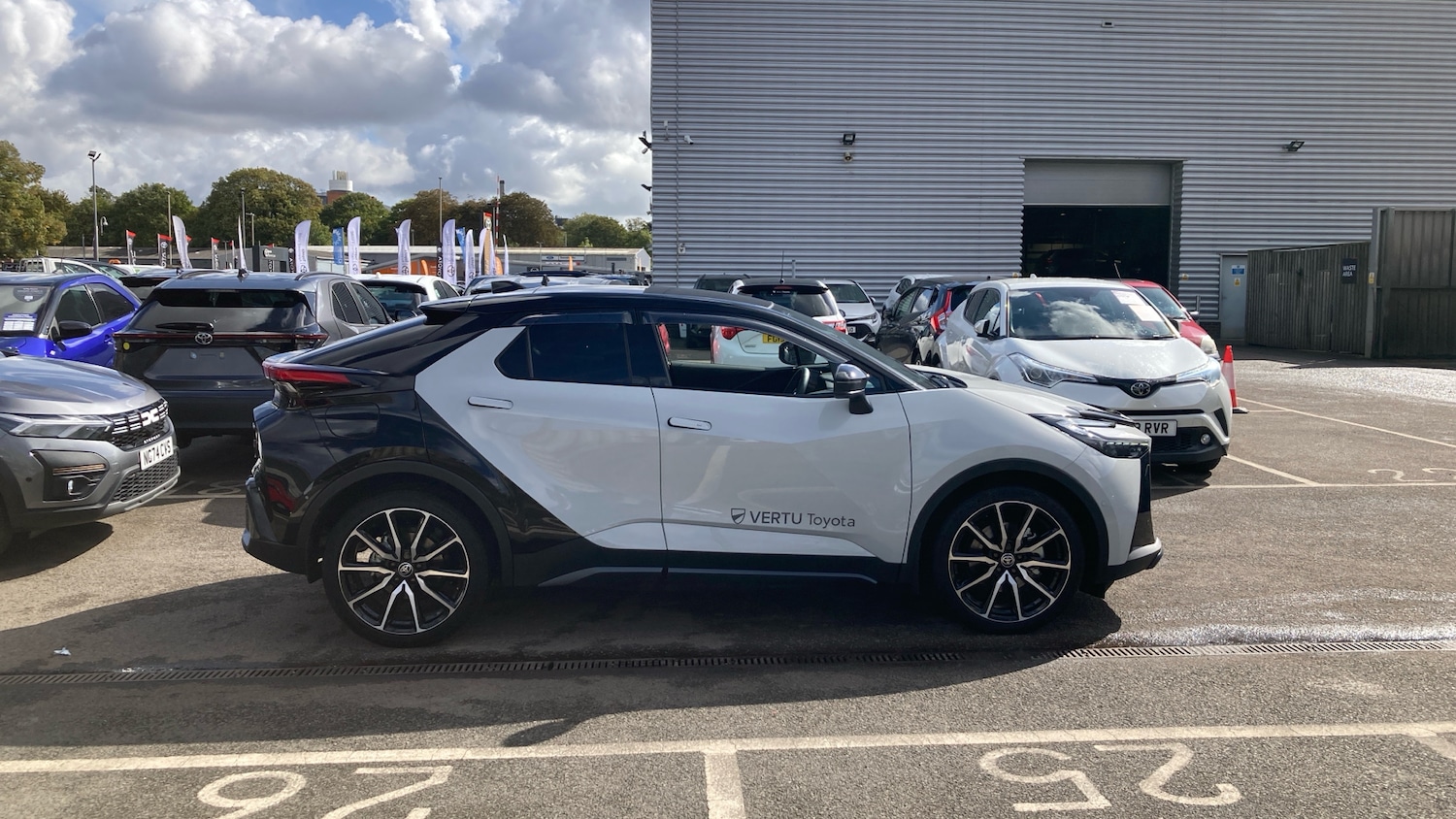 Used Toyota C-HR 2025 for sale - 76464335: Photo 16