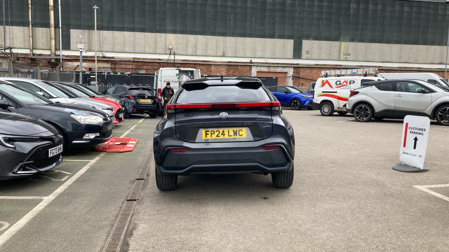 Used Toyota C-HR 2024 for sale - 77656095: Photo 19