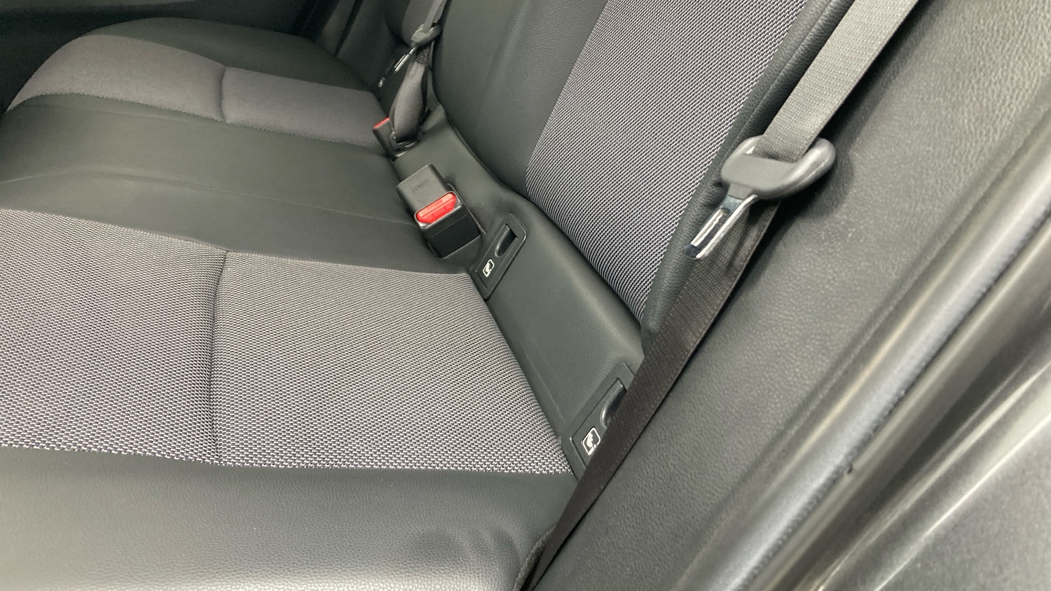 Used Toyota C-HR 2024 for sale - 77656095: Photo 22