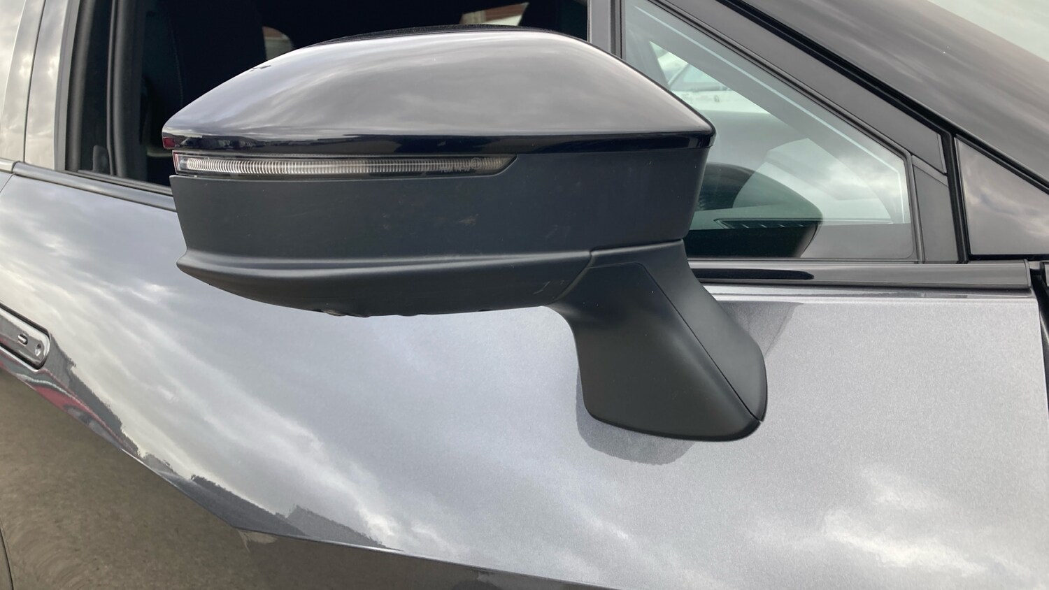 Used Toyota C-HR 2024 for sale - 77656095: Photo 32