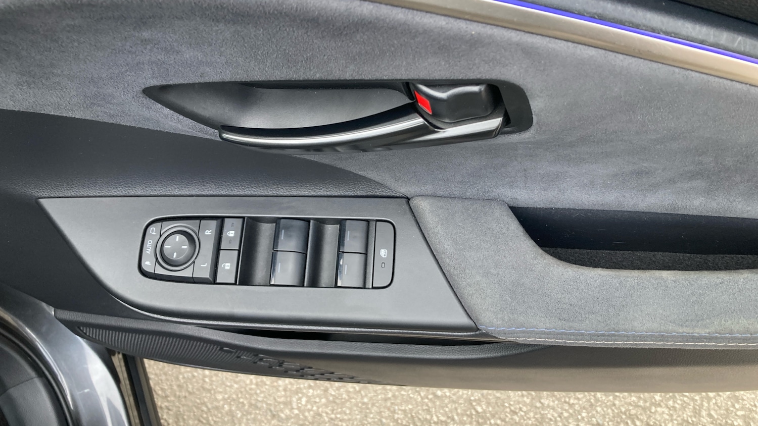 Used Toyota C-HR 2024 for sale - 77656095: Photo 33