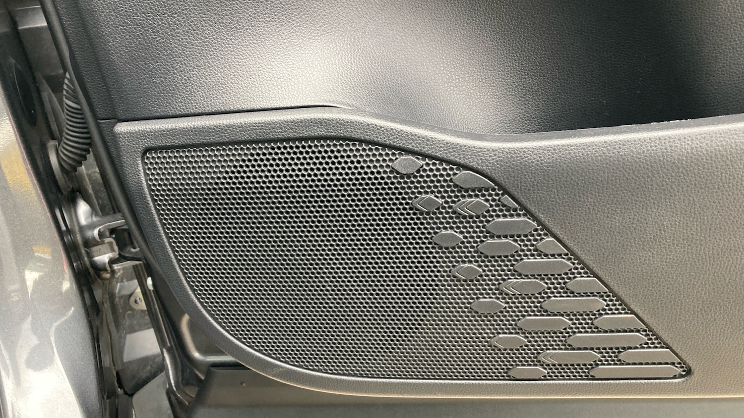 Used Toyota C-HR 2024 for sale - 77656095: Photo 34