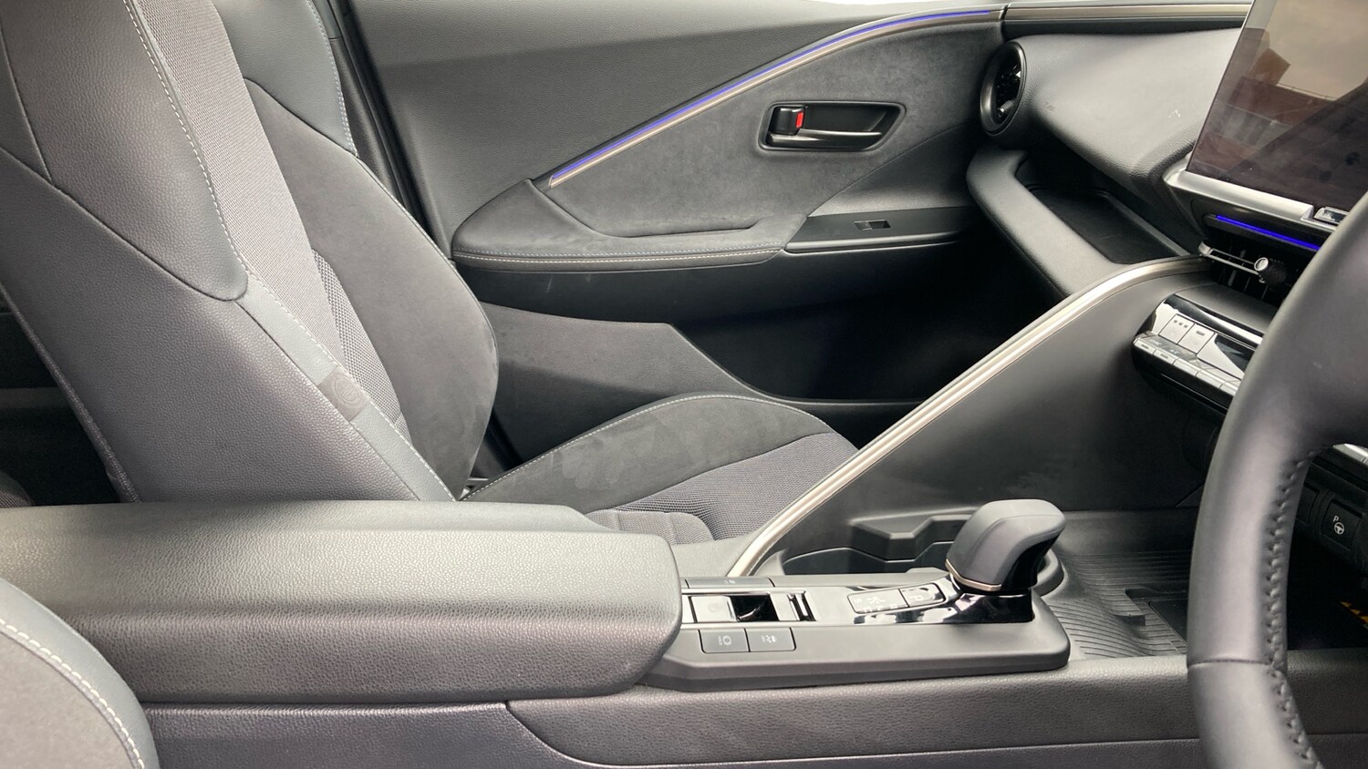 Used Toyota C-HR 2024 for sale - 77656095: Photo 36