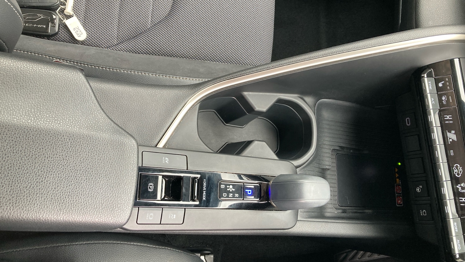 Used Toyota C-HR 2024 for sale - 77656095: Photo 39