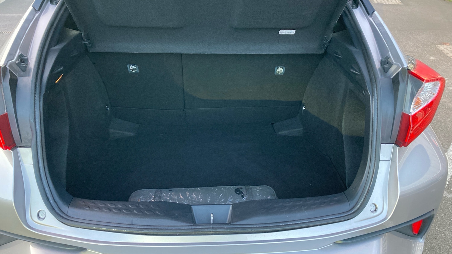 Used Toyota C-HR 2018 for sale - 76807030: Photo 14