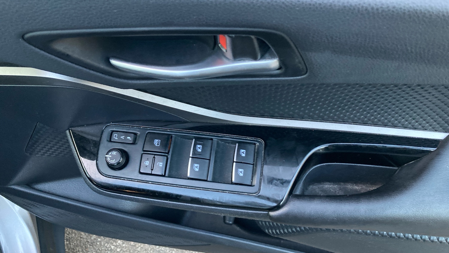 Used Toyota C-HR 2018 for sale - 76807030: Photo 32