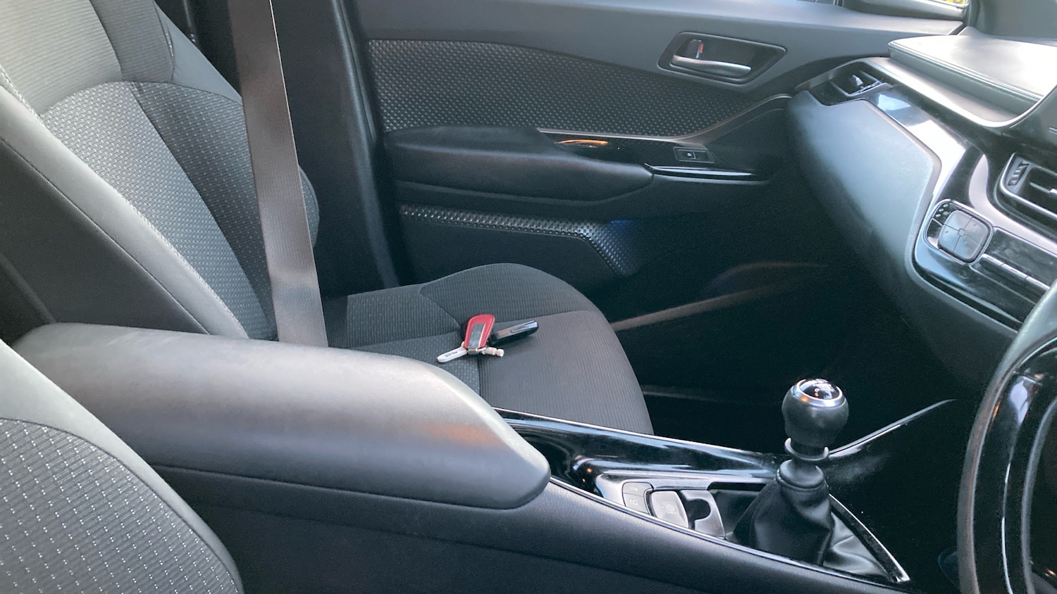 Used Toyota C-HR 2018 for sale - 76807030: Photo 34