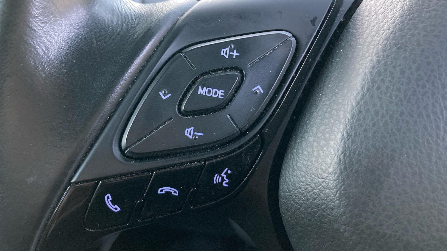 Used Toyota C-HR 2018 for sale - 76807030: Photo 38