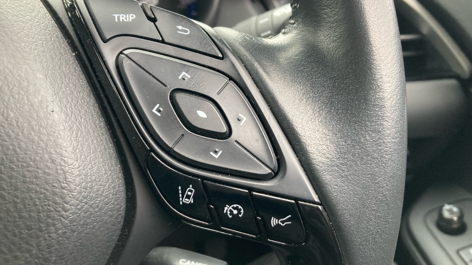 Used Toyota C-HR 2023 for sale - 78176337: Photo 31