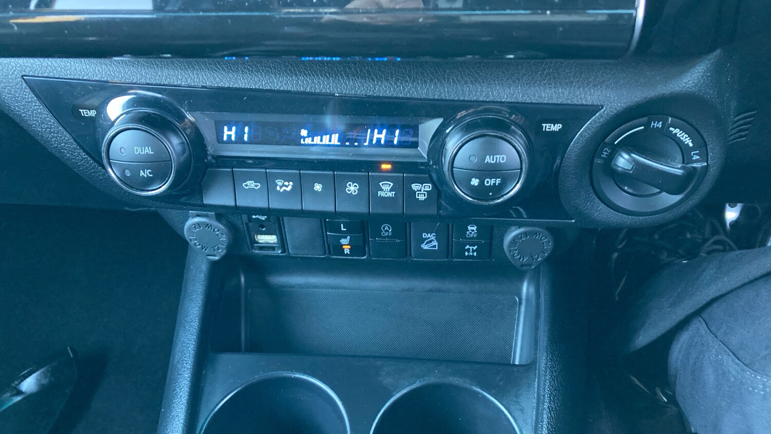 Used Toyota Hilux 2022 for sale - 76910929: Photo 42