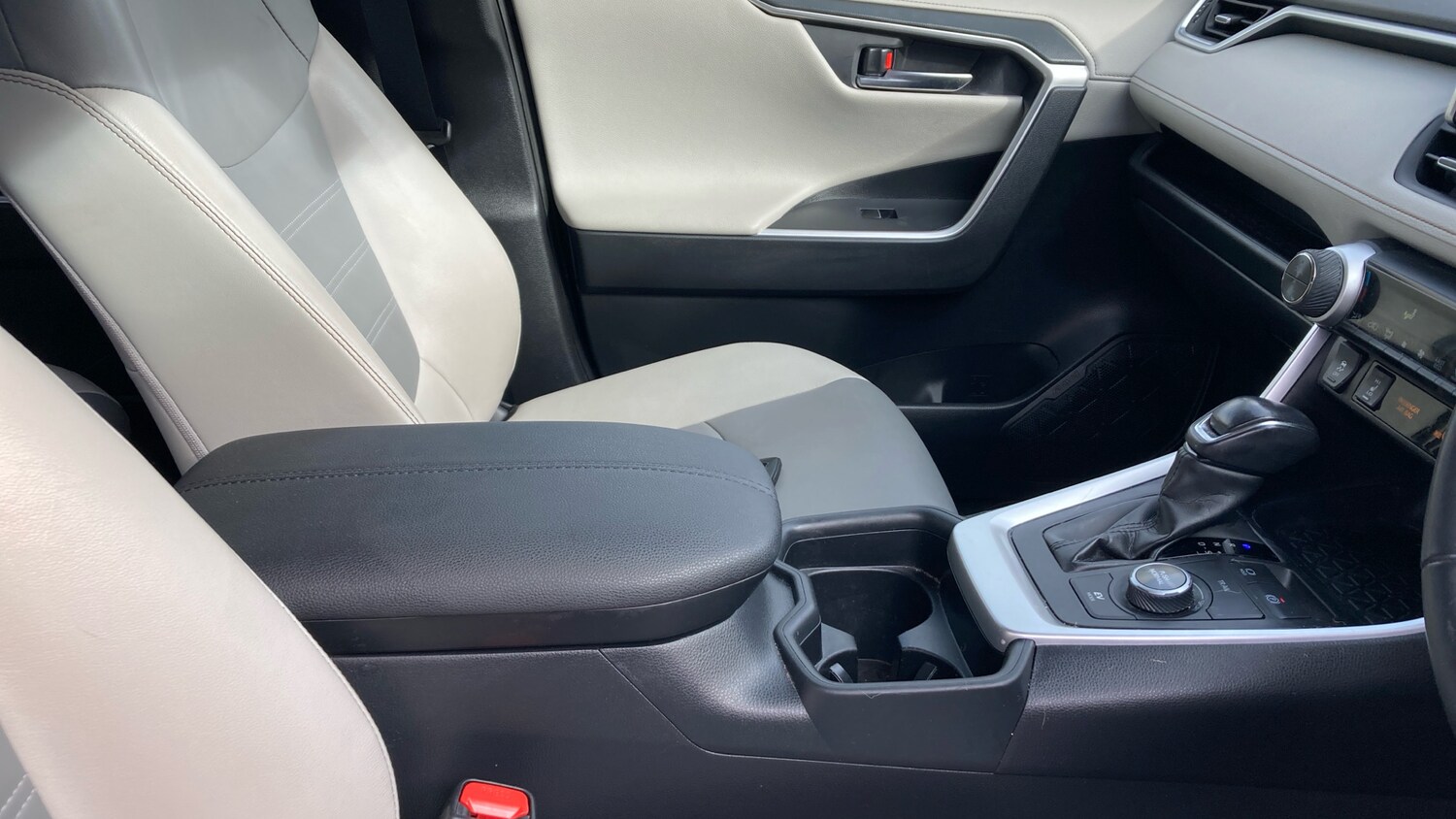 Used Toyota RAV4 2020 for sale - 76782549: Photo 34