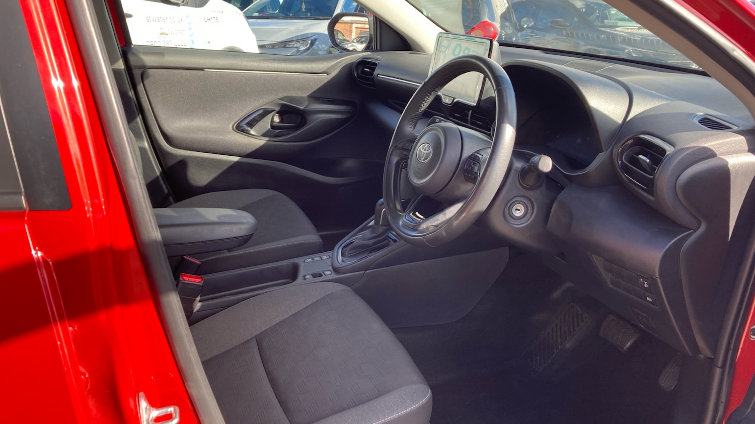 Used Toyota Yaris 2024 for sale - 76045375: Photo 11