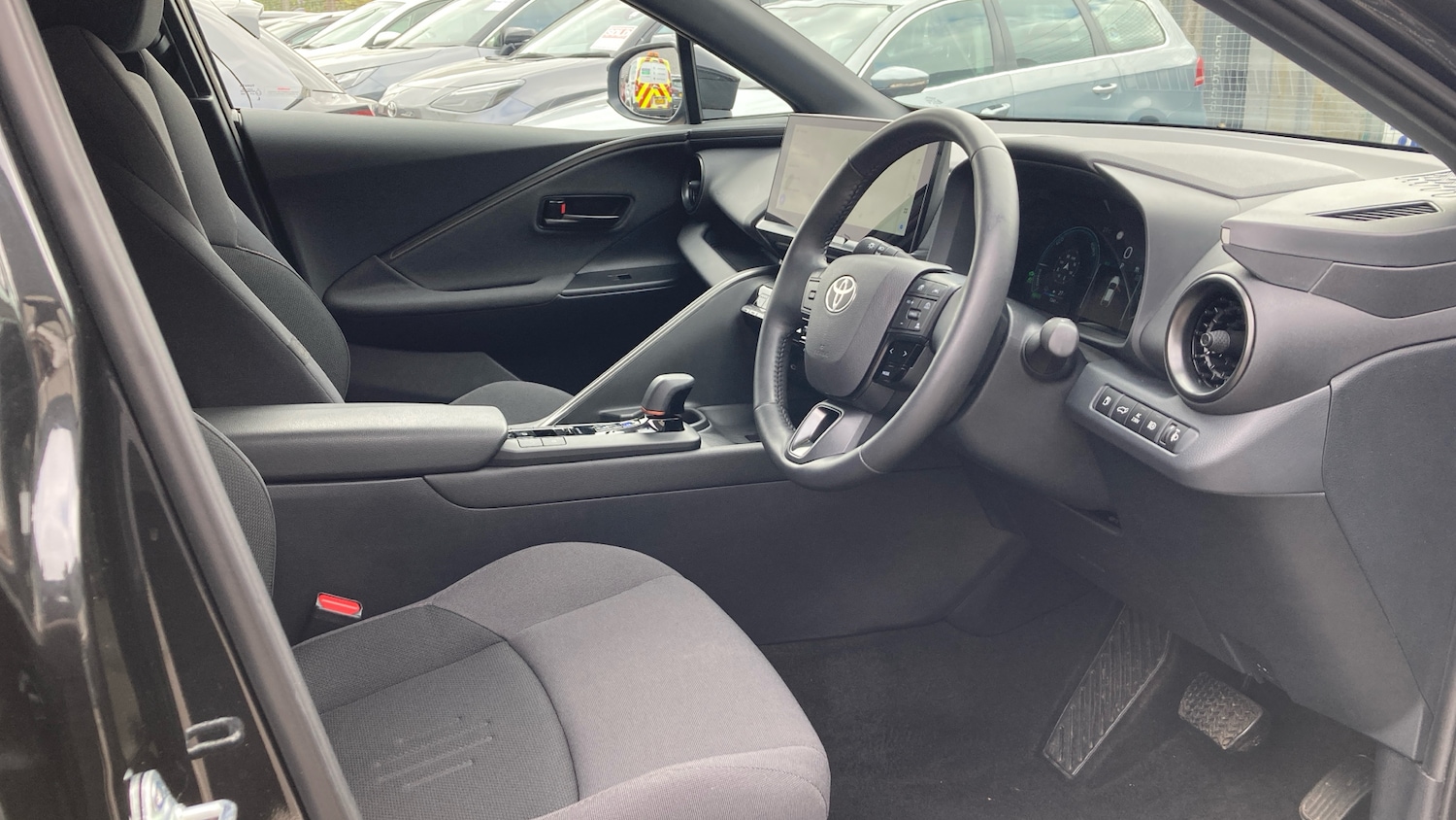 Used Toyota C-HR 2024 for sale - 76719257: Photo 11