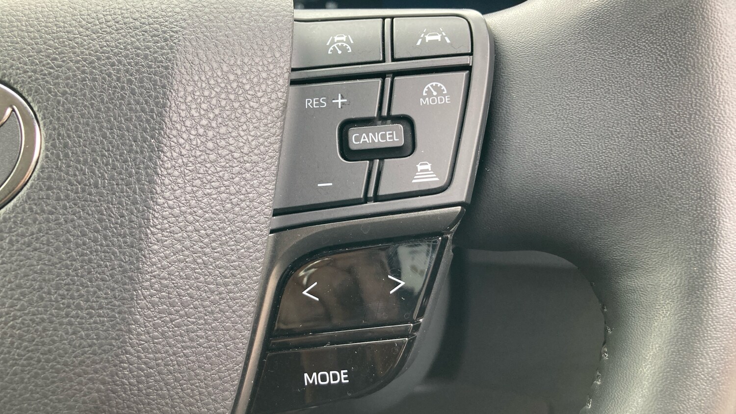 Used Toyota C-HR 2024 for sale - 76719257: Photo 32