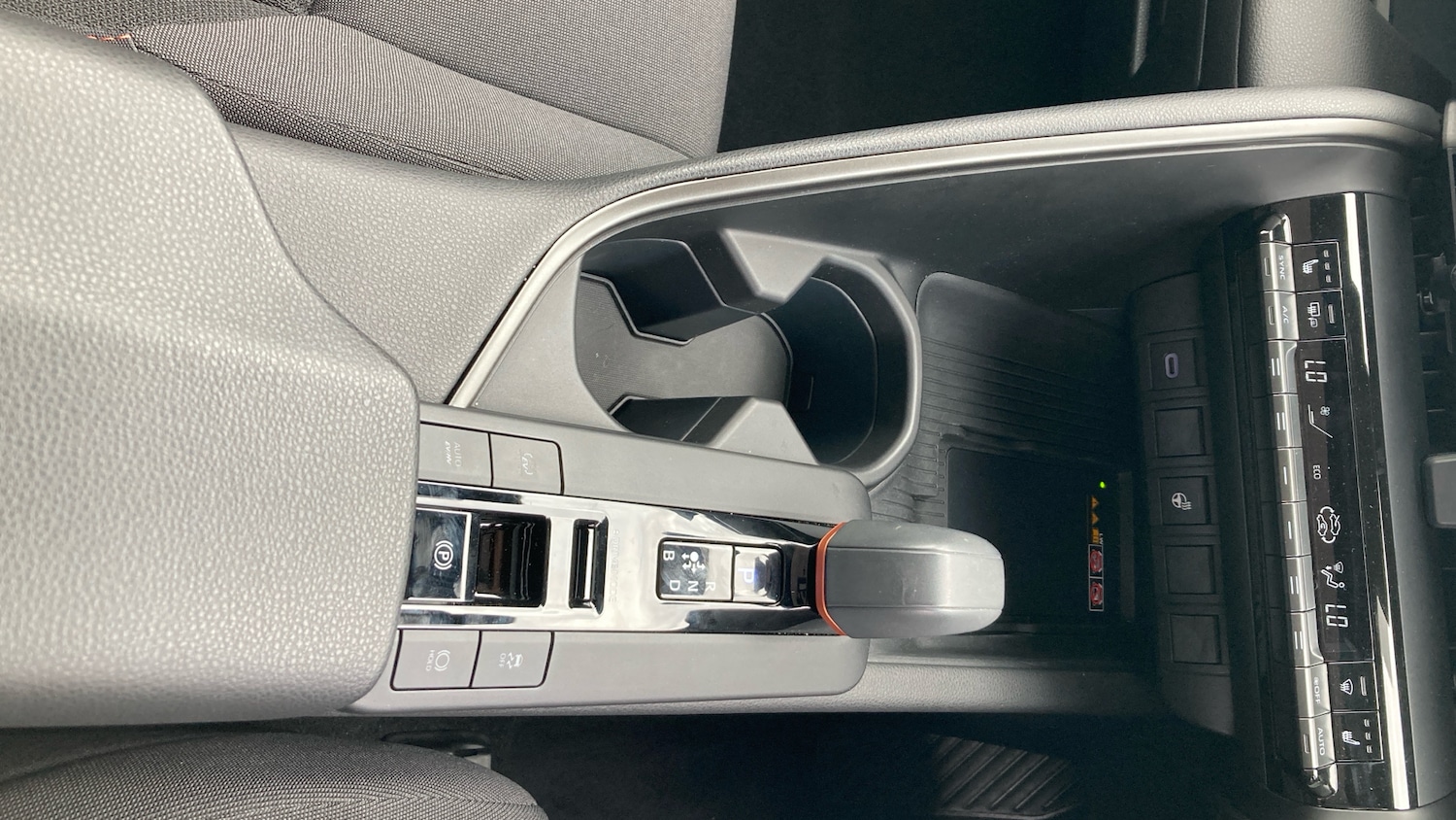 Used Toyota C-HR 2024 for sale - 76719257: Photo 35