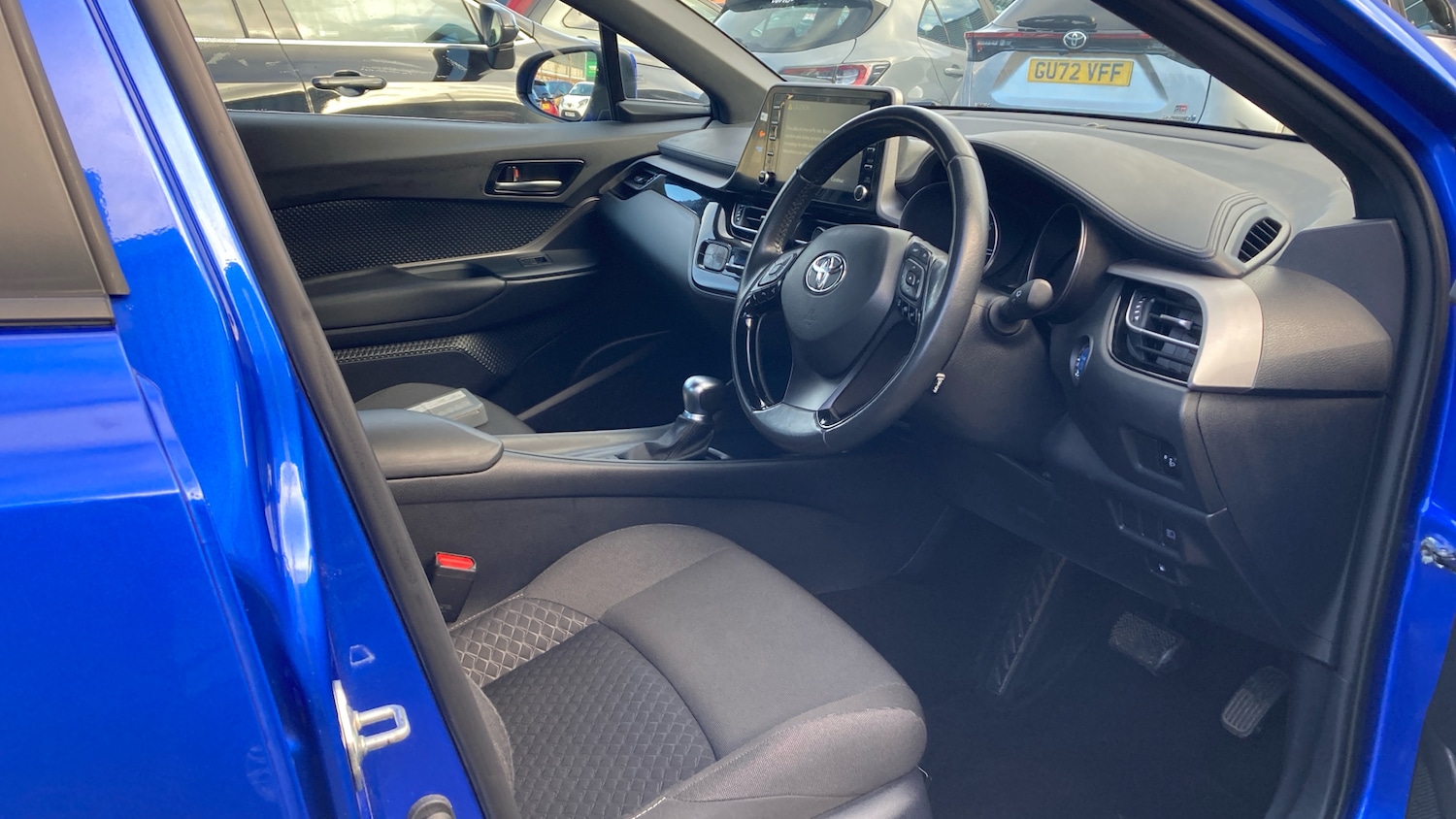 Used Toyota C-HR 2022 for sale - 77001763: Photo 11