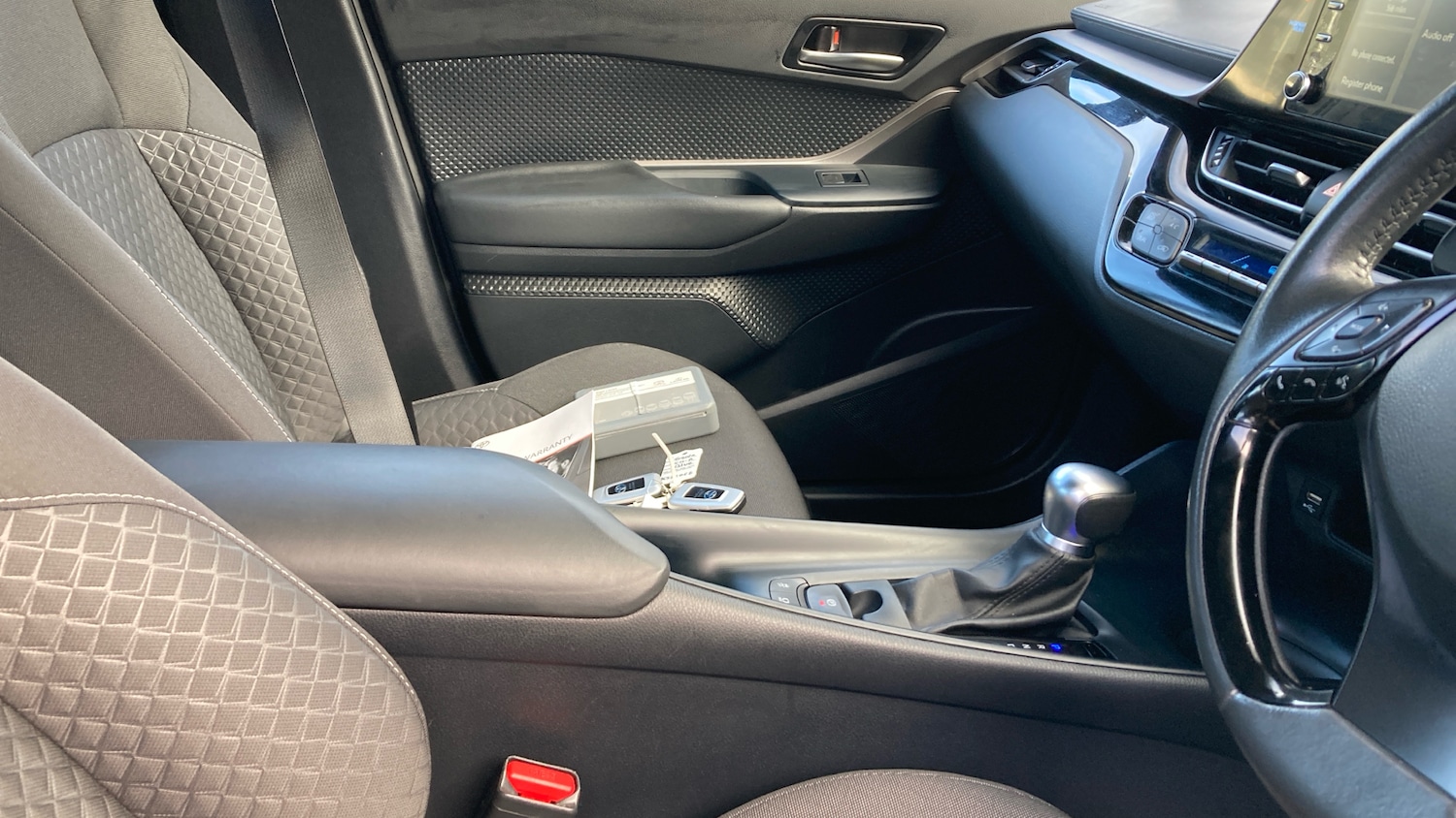 Used Toyota C-HR 2022 for sale - 77001763: Photo 32