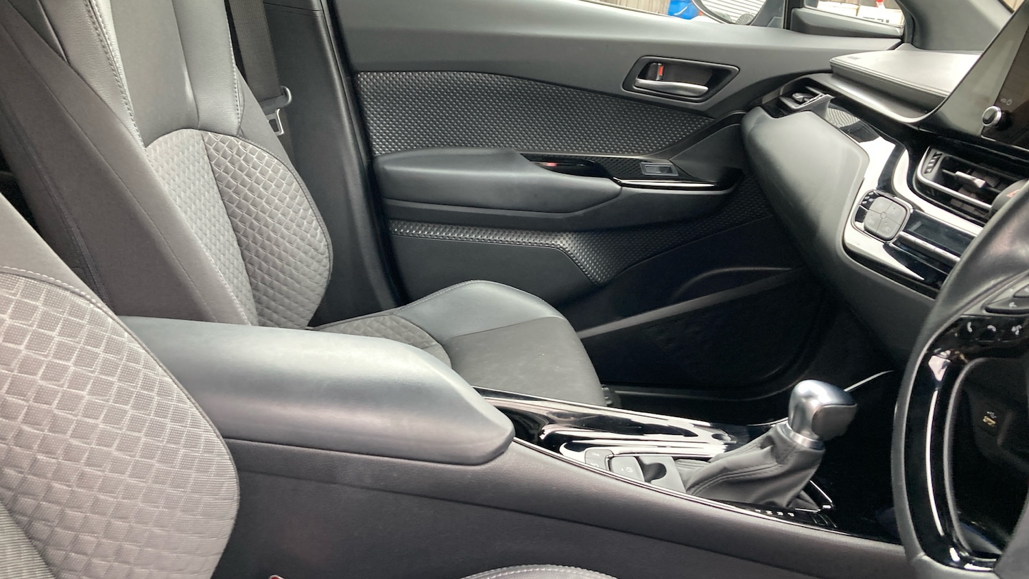 Used Toyota C-HR 2023 for sale - 77930507: Photo 34