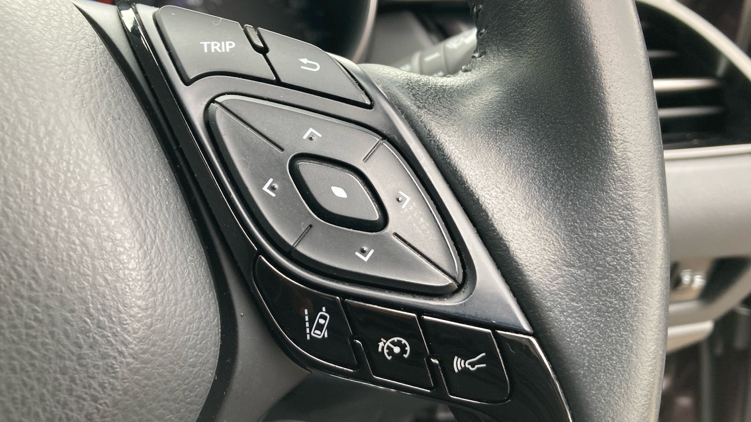 Used Toyota C-HR 2023 for sale - 77930507: Photo 36