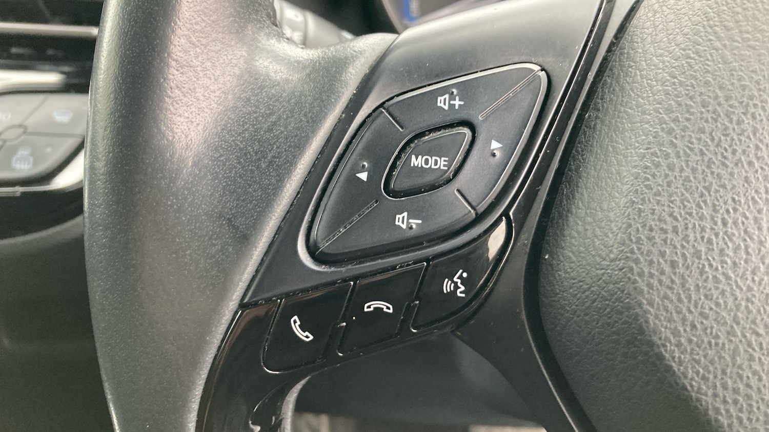 Used Toyota C-HR 2023 for sale - 77930507: Photo 37