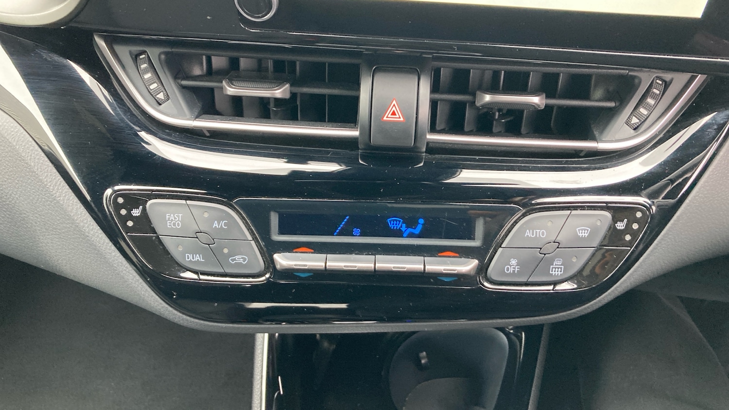 Used Toyota C-HR 2023 for sale - 77930507: Photo 40