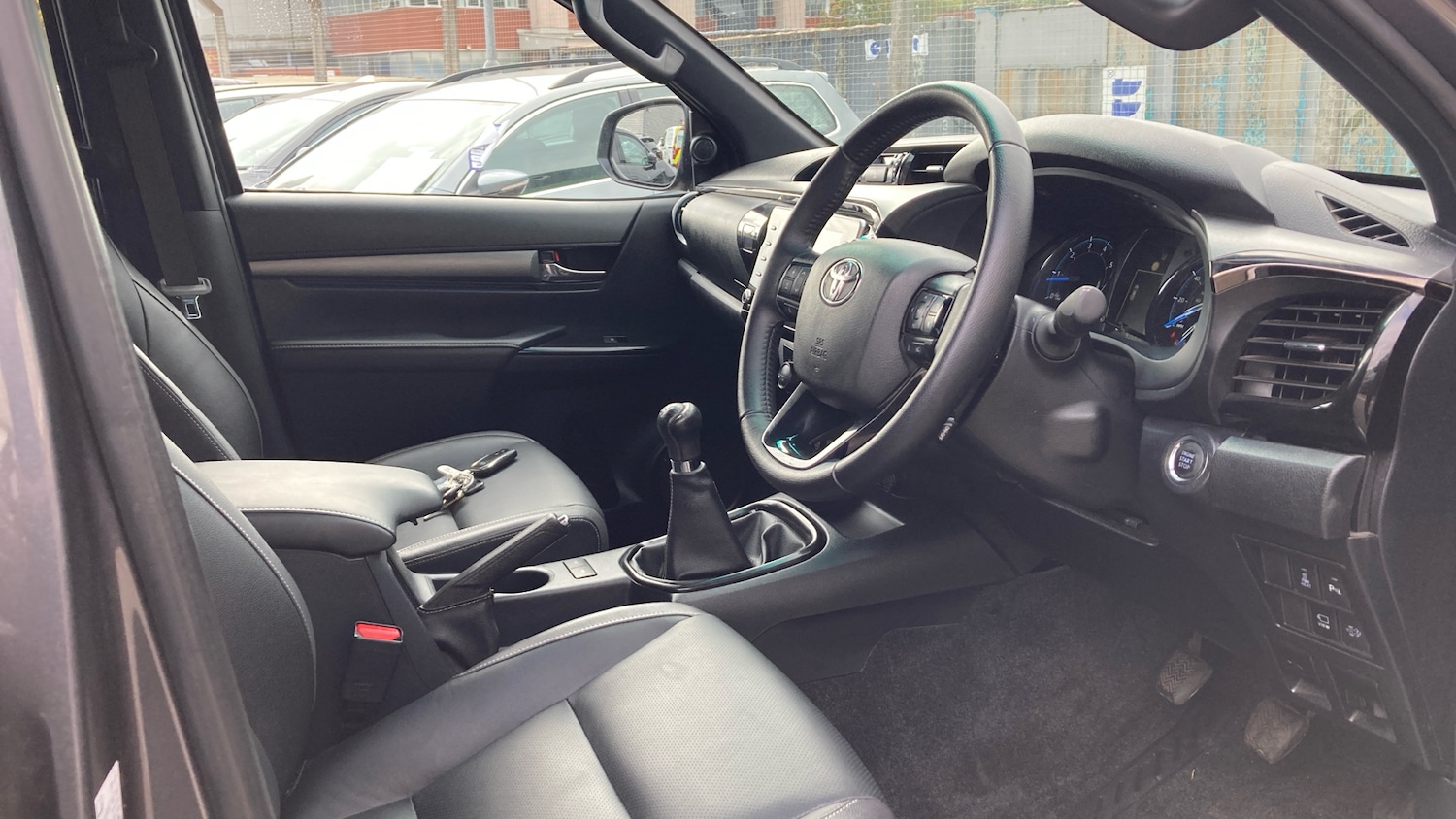 Used Toyota Hilux 2023 for sale - 76255228: Photo 11